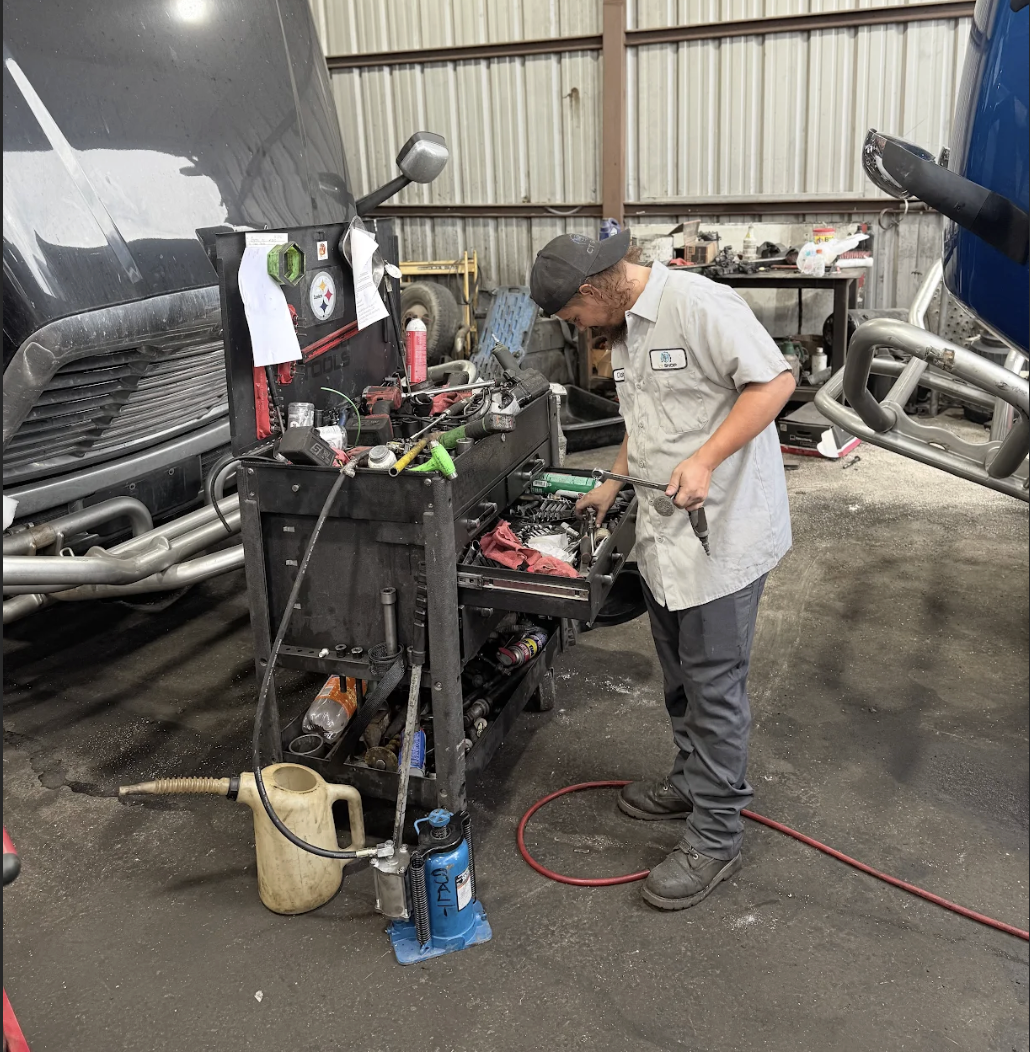 semi-truck-service-shop